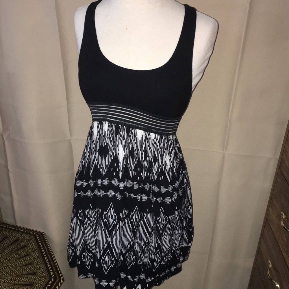 Twenty One Black & White Tribal Print Dress Size Small‎